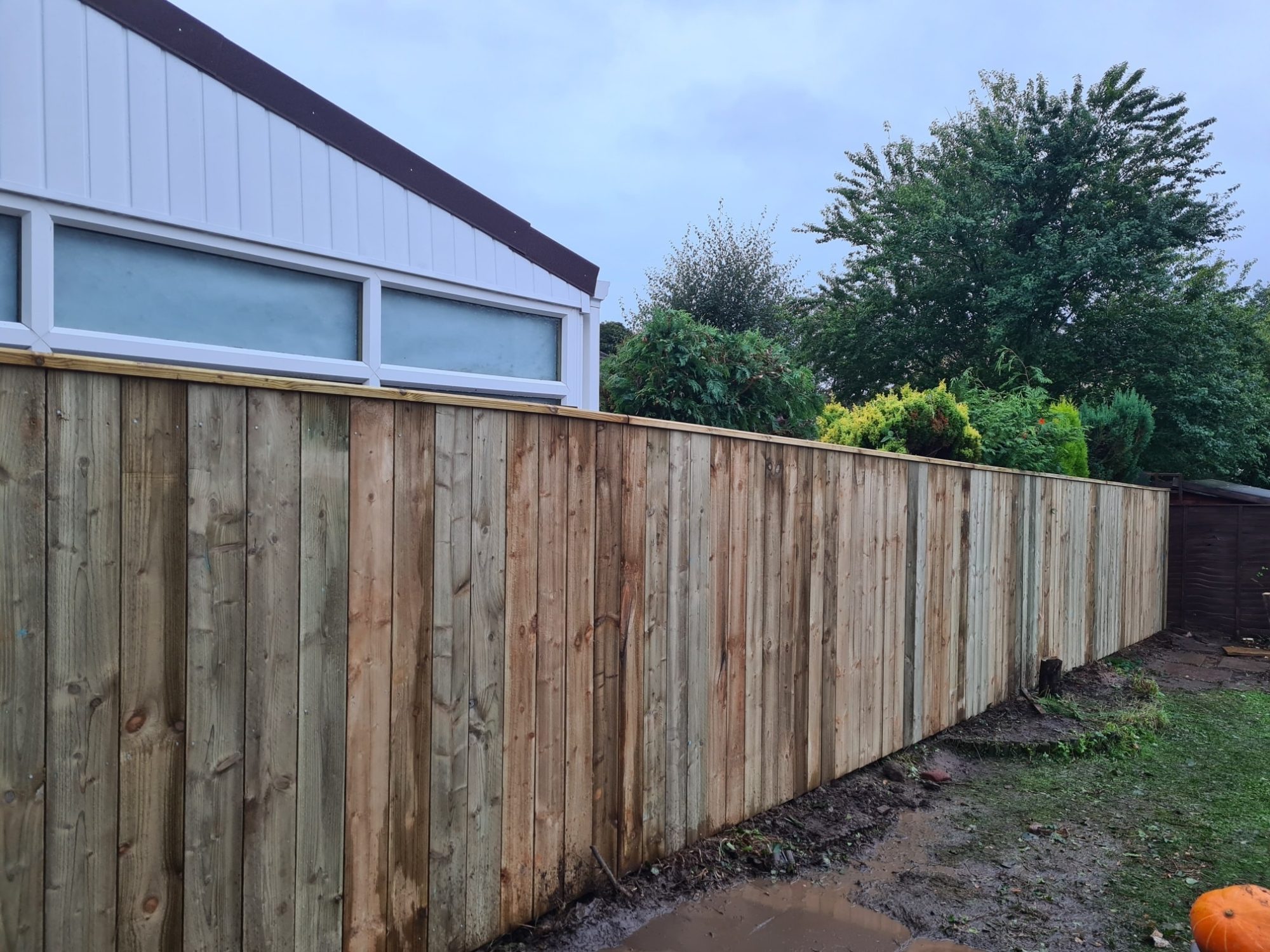 Timber garden fence installation in Washington for a domestic property
