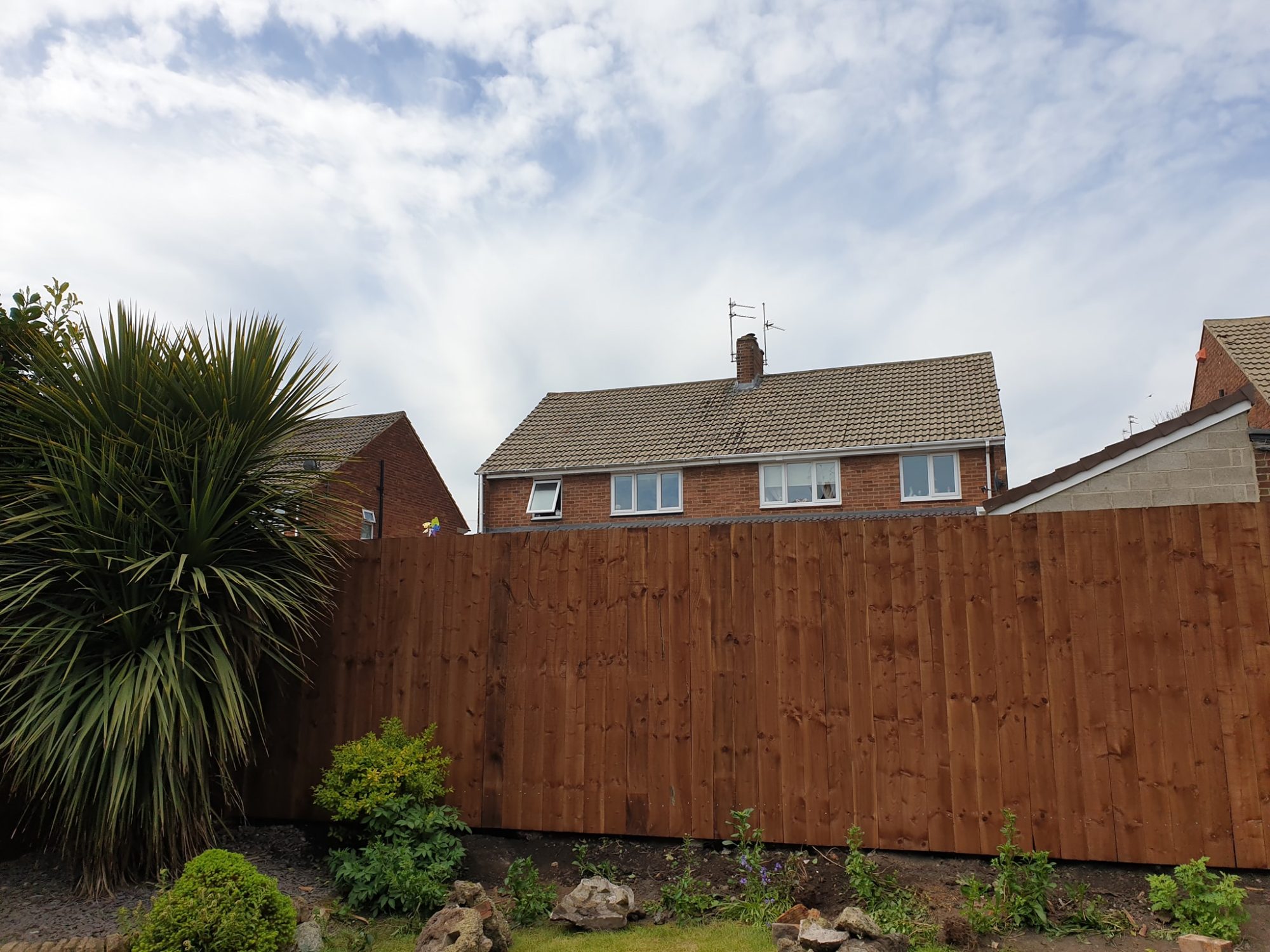 Storm-damaged fence repaired in Washington with durable panels